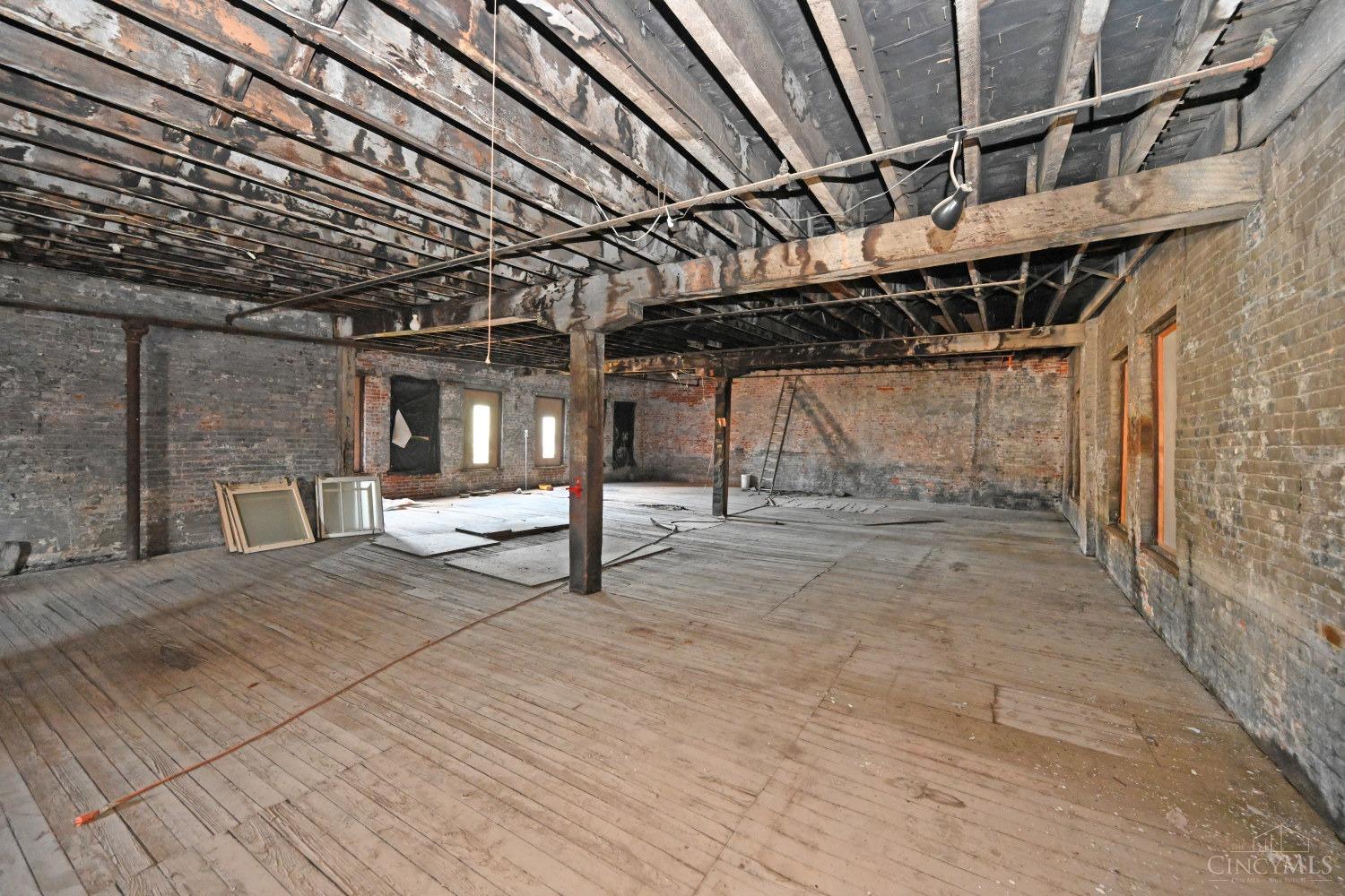 2025 Dunlap Street Property Photo 10