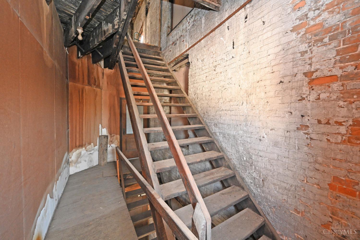 2025 Dunlap Street Property Photo 14