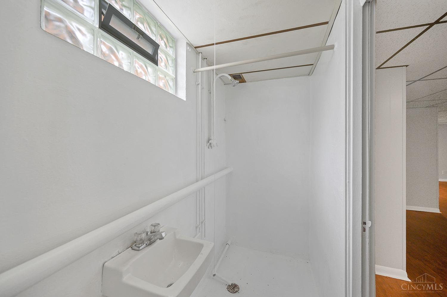 1723 Tuxworth Avenue Property Photo 29