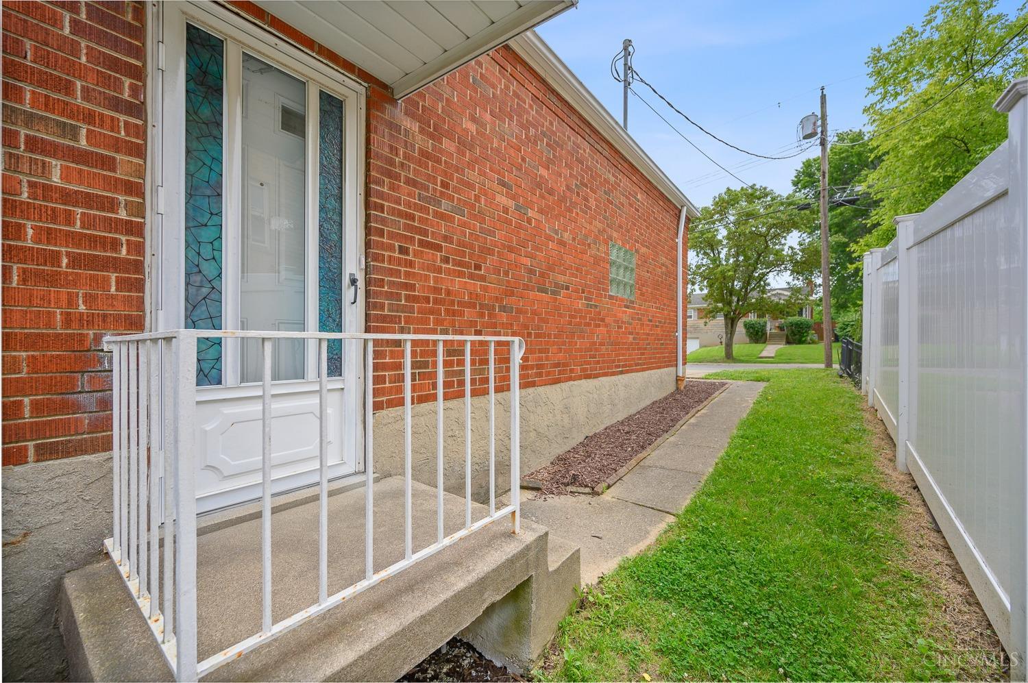 1723 Tuxworth Avenue Property Photo 33