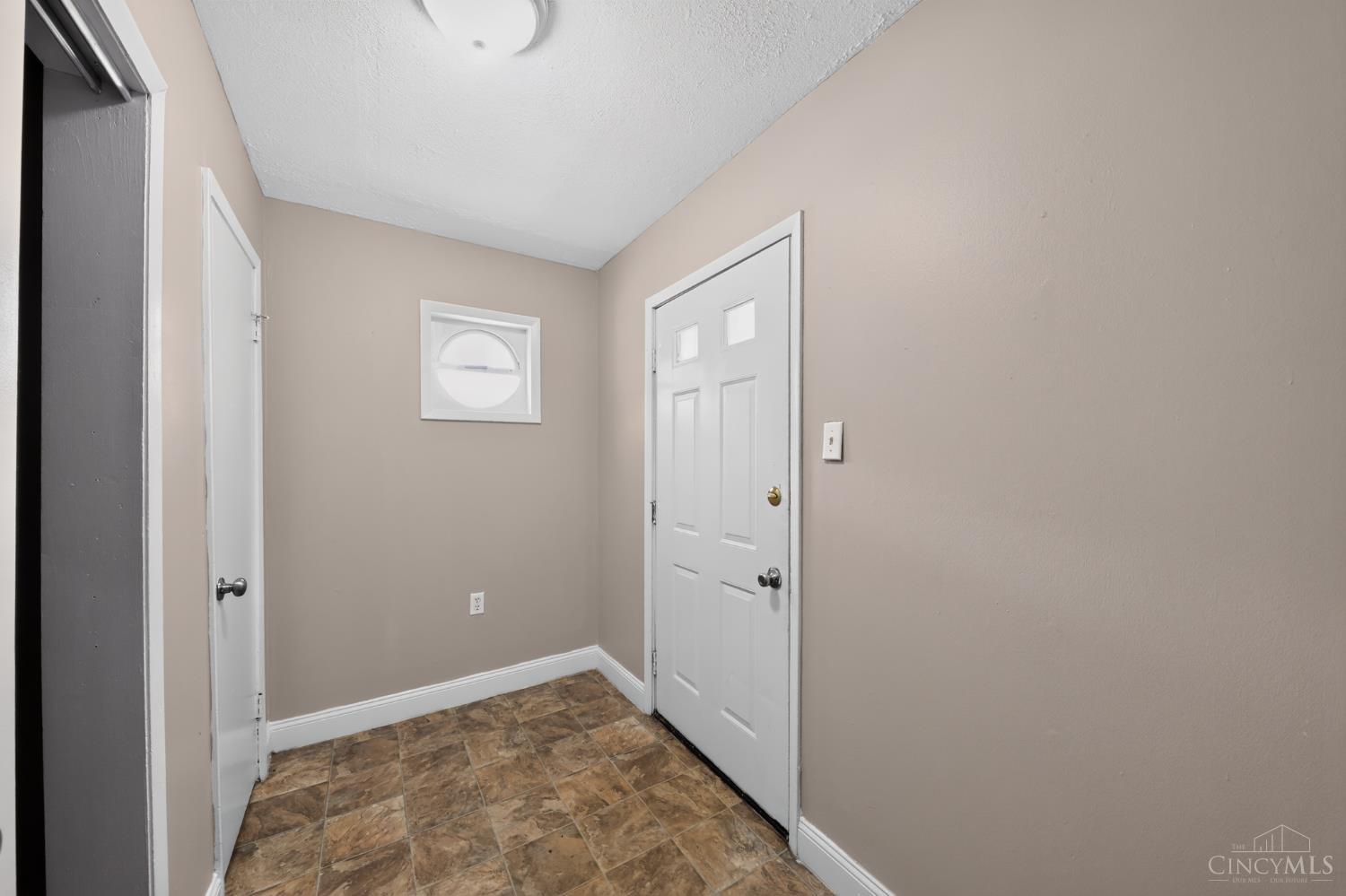 8769 Zodiac Drive Property Photo 7