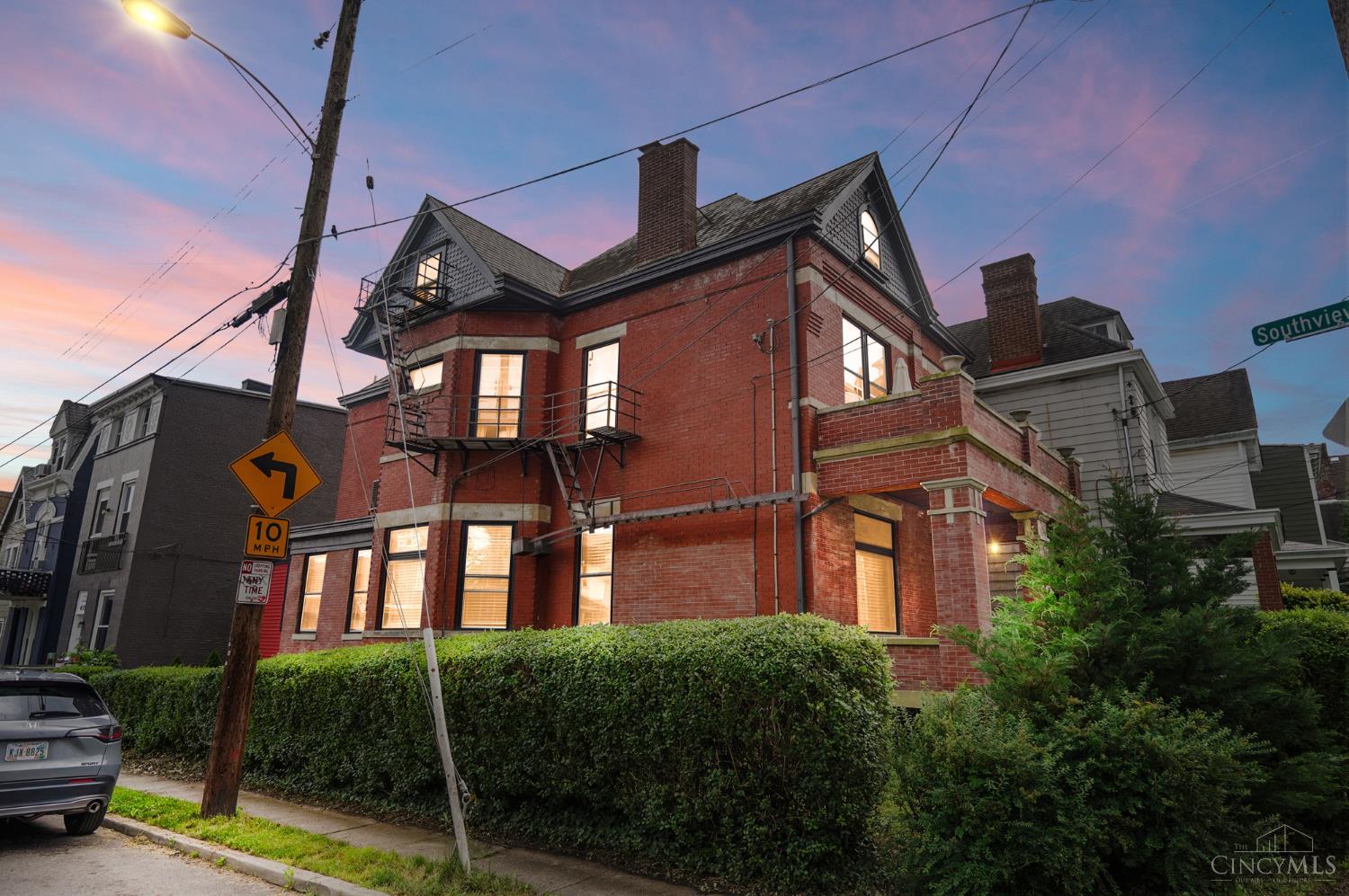 2412 Fairview Avenue Property Photo 3