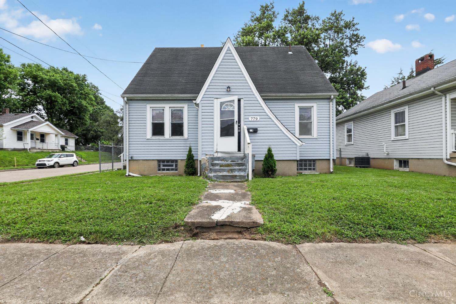 779 Symmes Avenue Property Photo 1