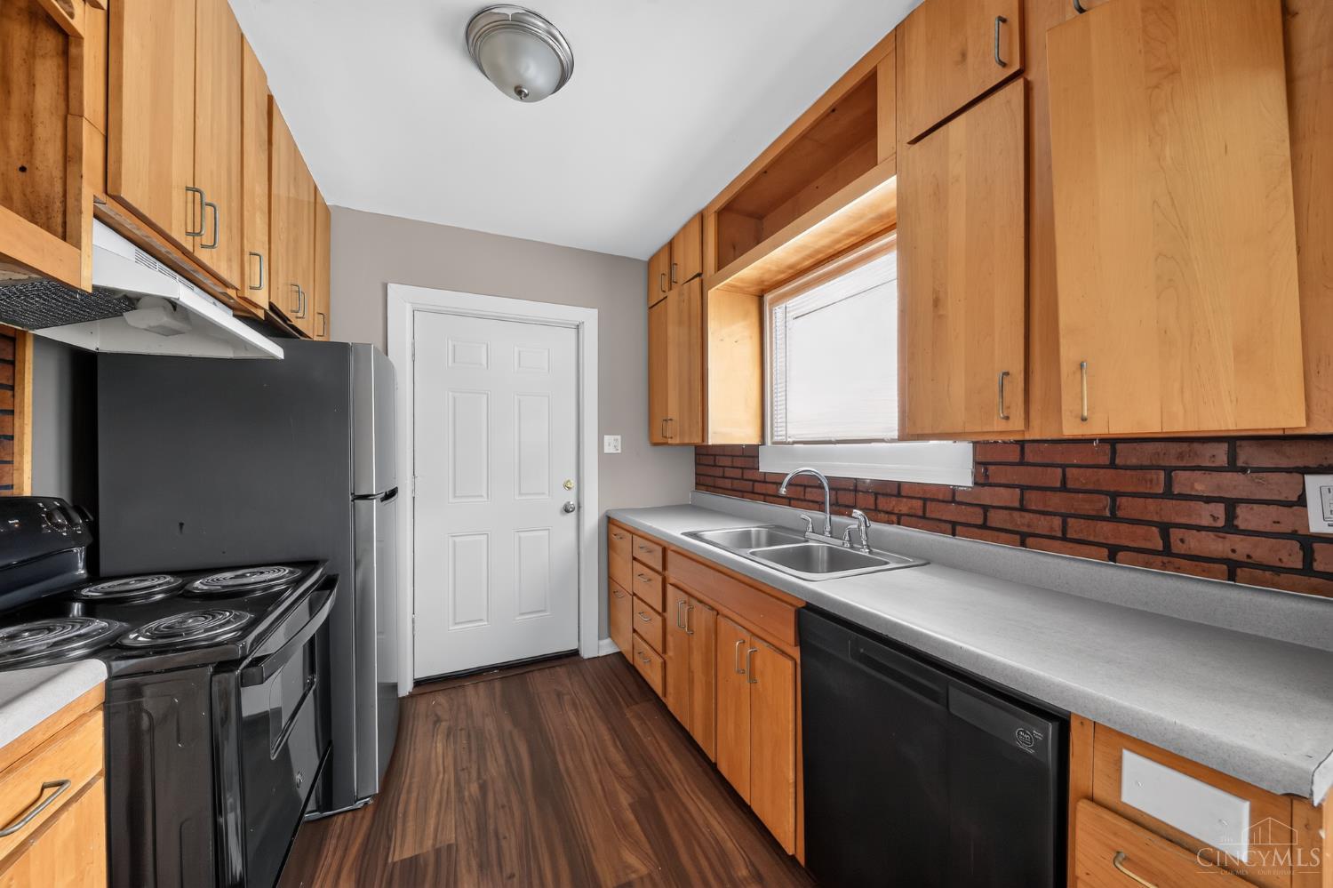 779 Symmes Avenue Property Photo 13