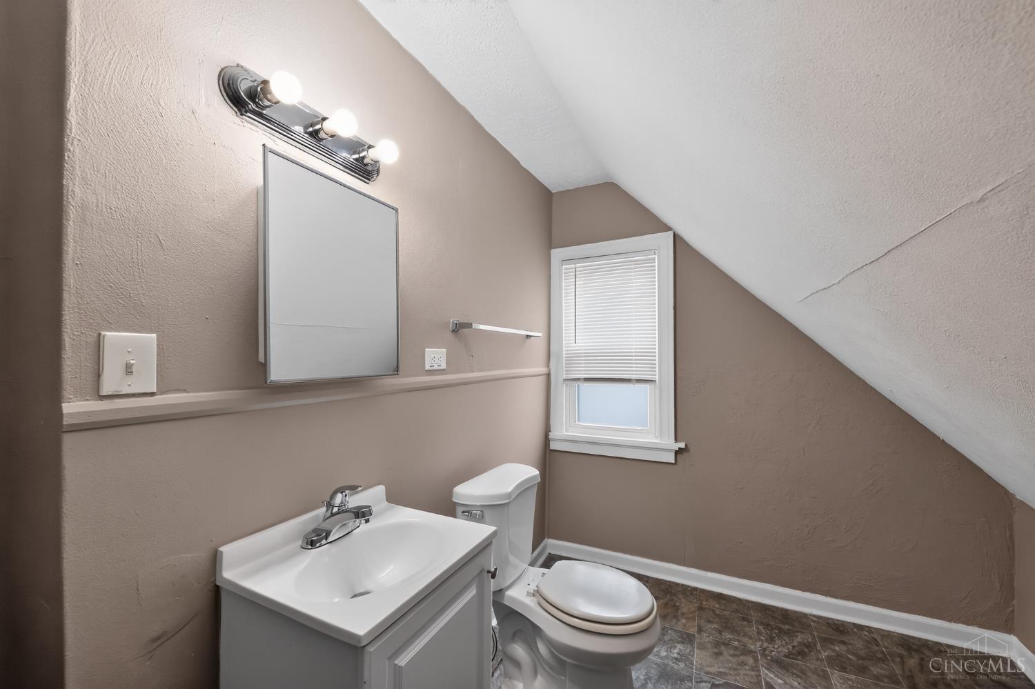 779 Symmes Avenue Property Photo 25