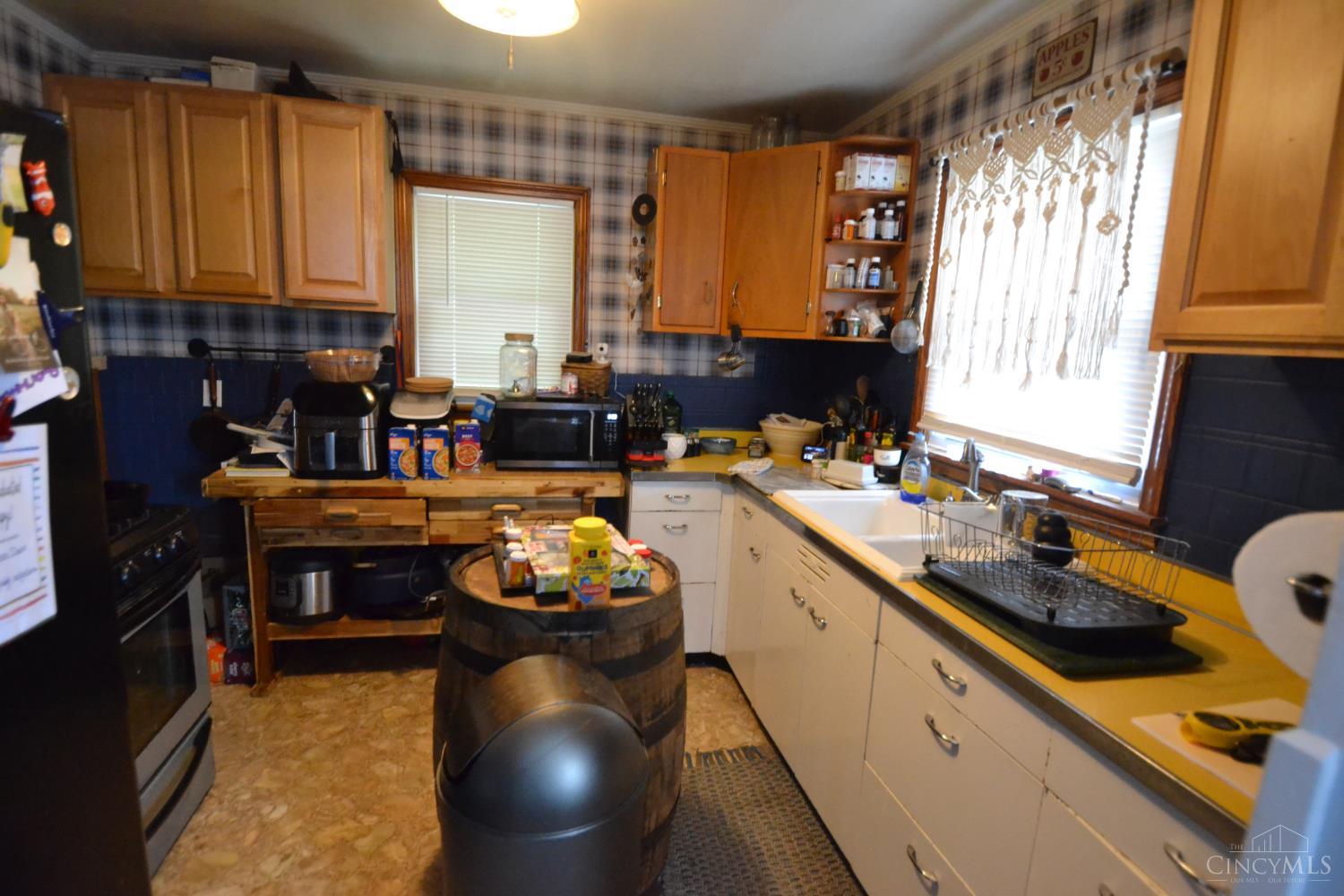 576 Mountain Street Property Photo 6