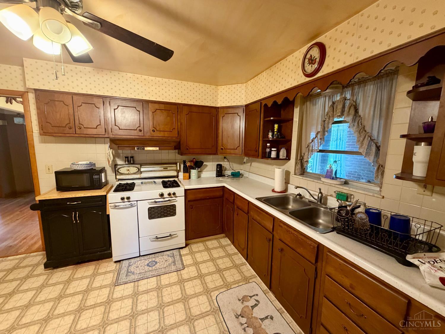 117 Joyce Avenue Property Photo 8