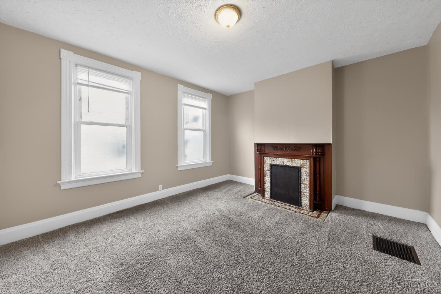 306 Washington Street Property Photo 5