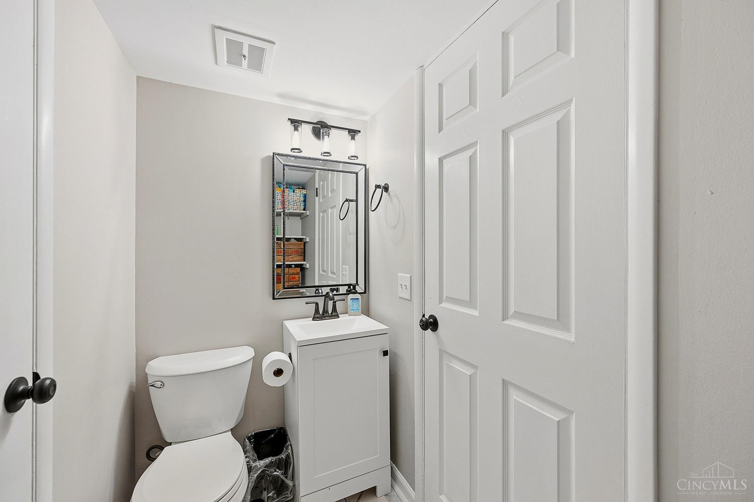 7752 Montgomery Rd Property Photo 16