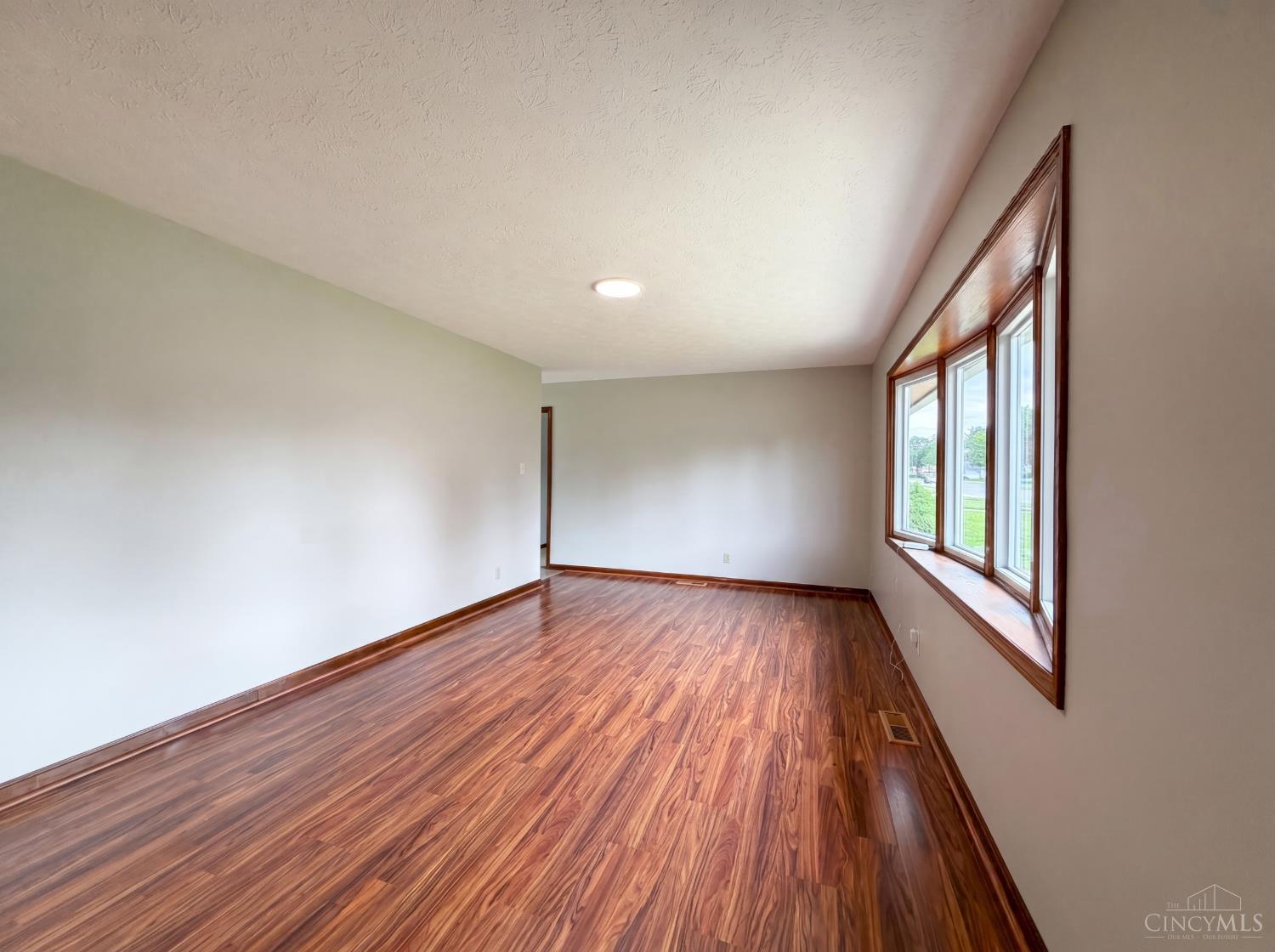836 Walter Avenue Property Photo 3