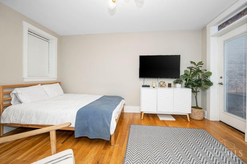 1415 Vine Street Property Photo 5