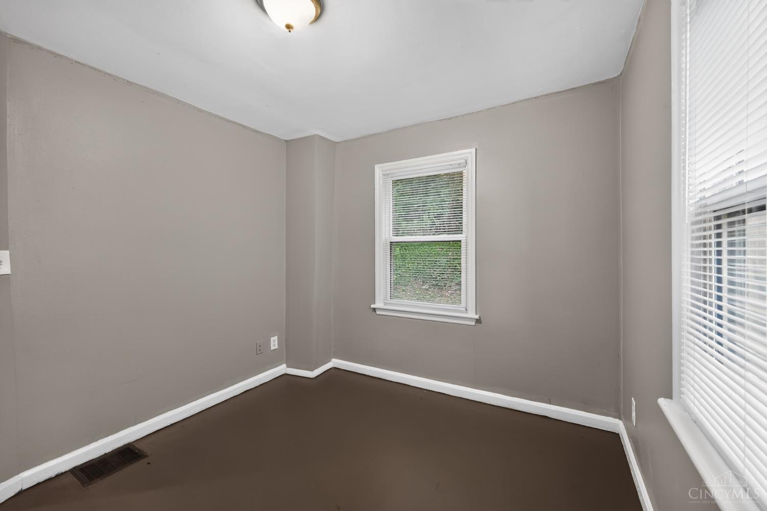 1723 Ashbrook Drive Property Photo 3