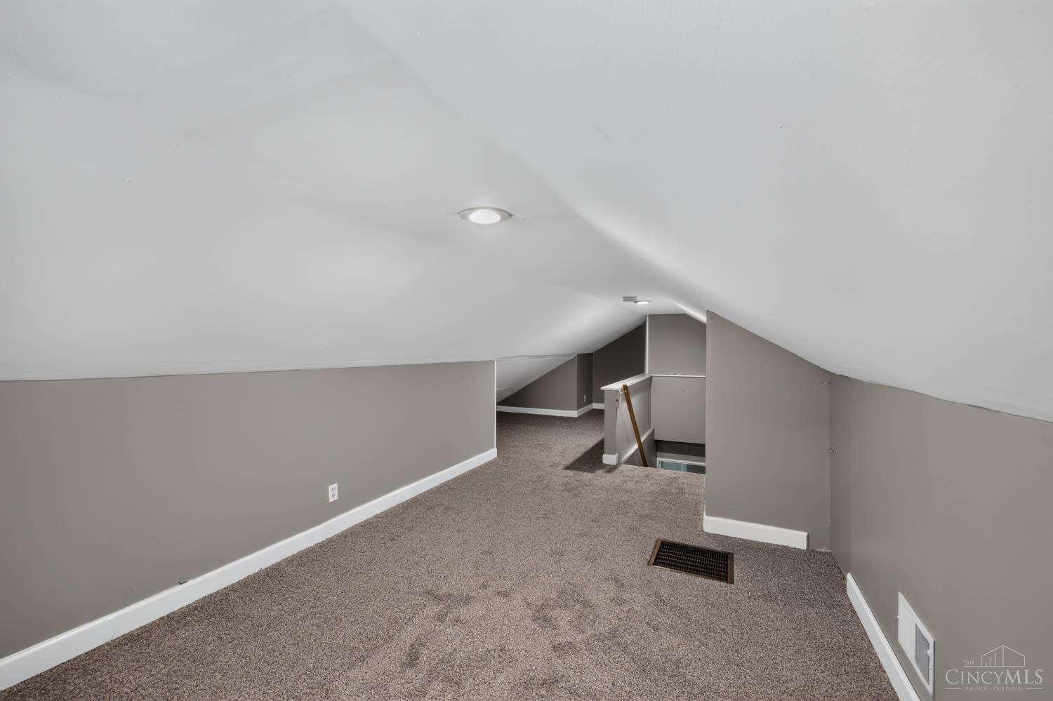 1723 Ashbrook Drive Property Photo 6
