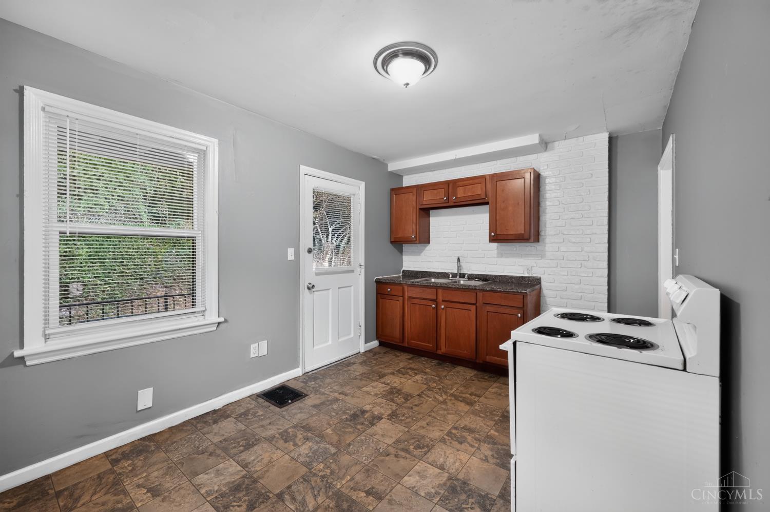 1723 Ashbrook Drive Property Photo 17