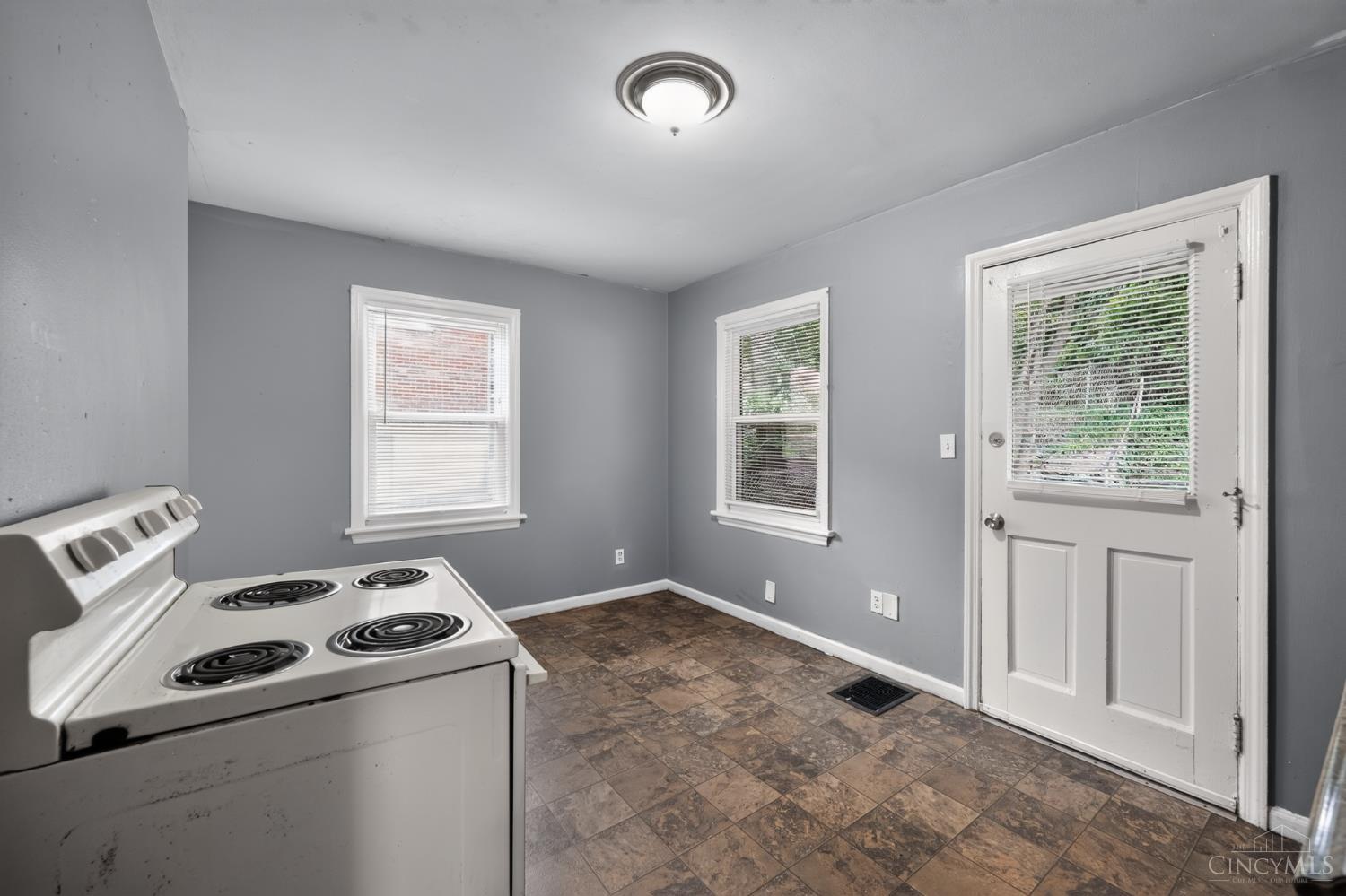 1723 Ashbrook Drive Property Photo 18