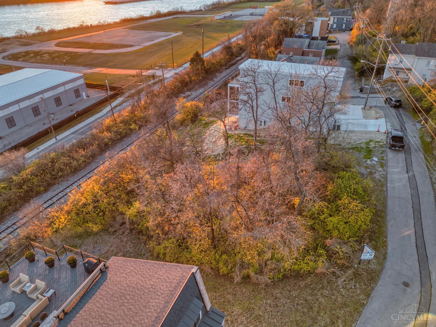2851 Hoff Avenue Property Photo 4