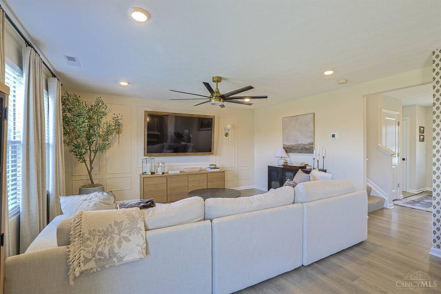 E 408 Oak Avenue Property Photo 8