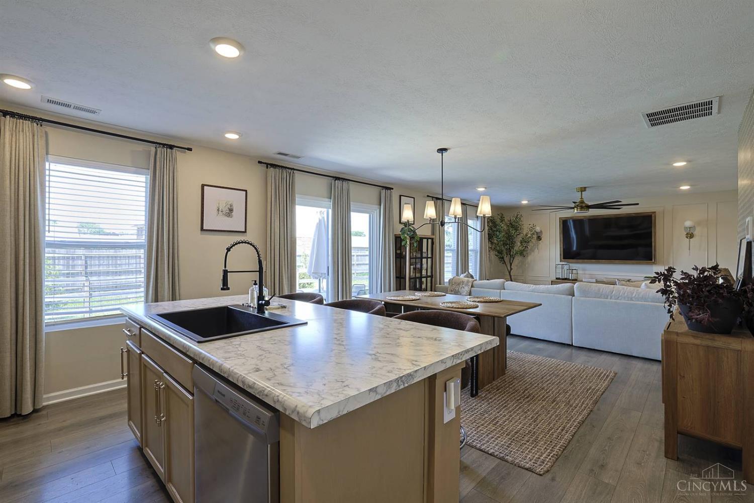 E 408 Oak Avenue Property Photo 14
