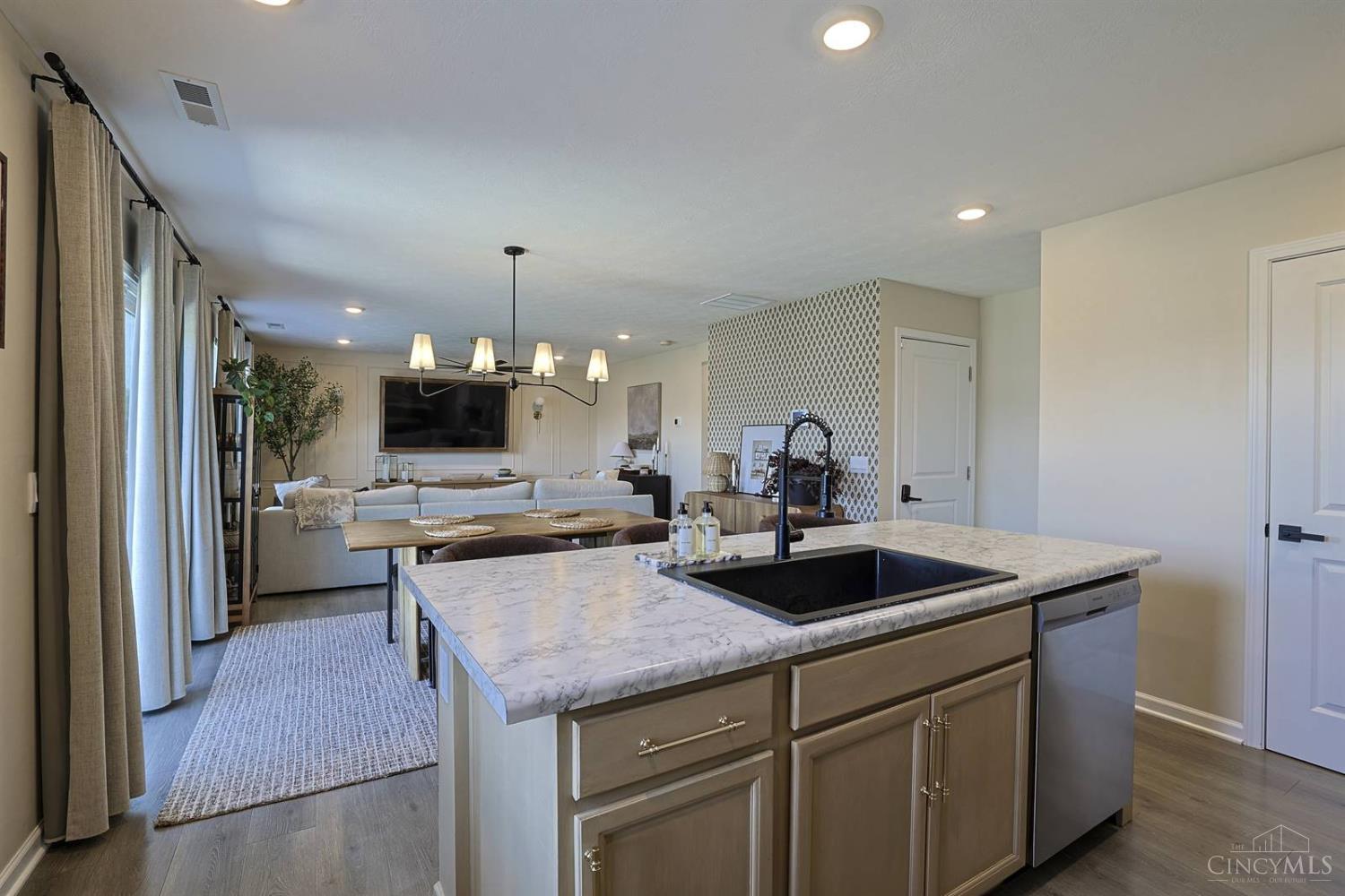 E 408 Oak Avenue Property Photo 16