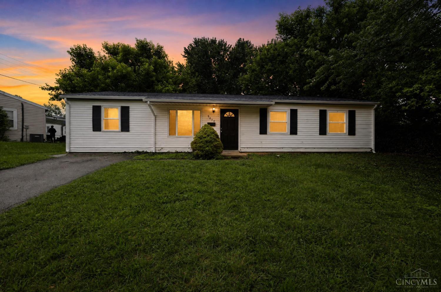 9670 Loralinda Drive Property Photo 1