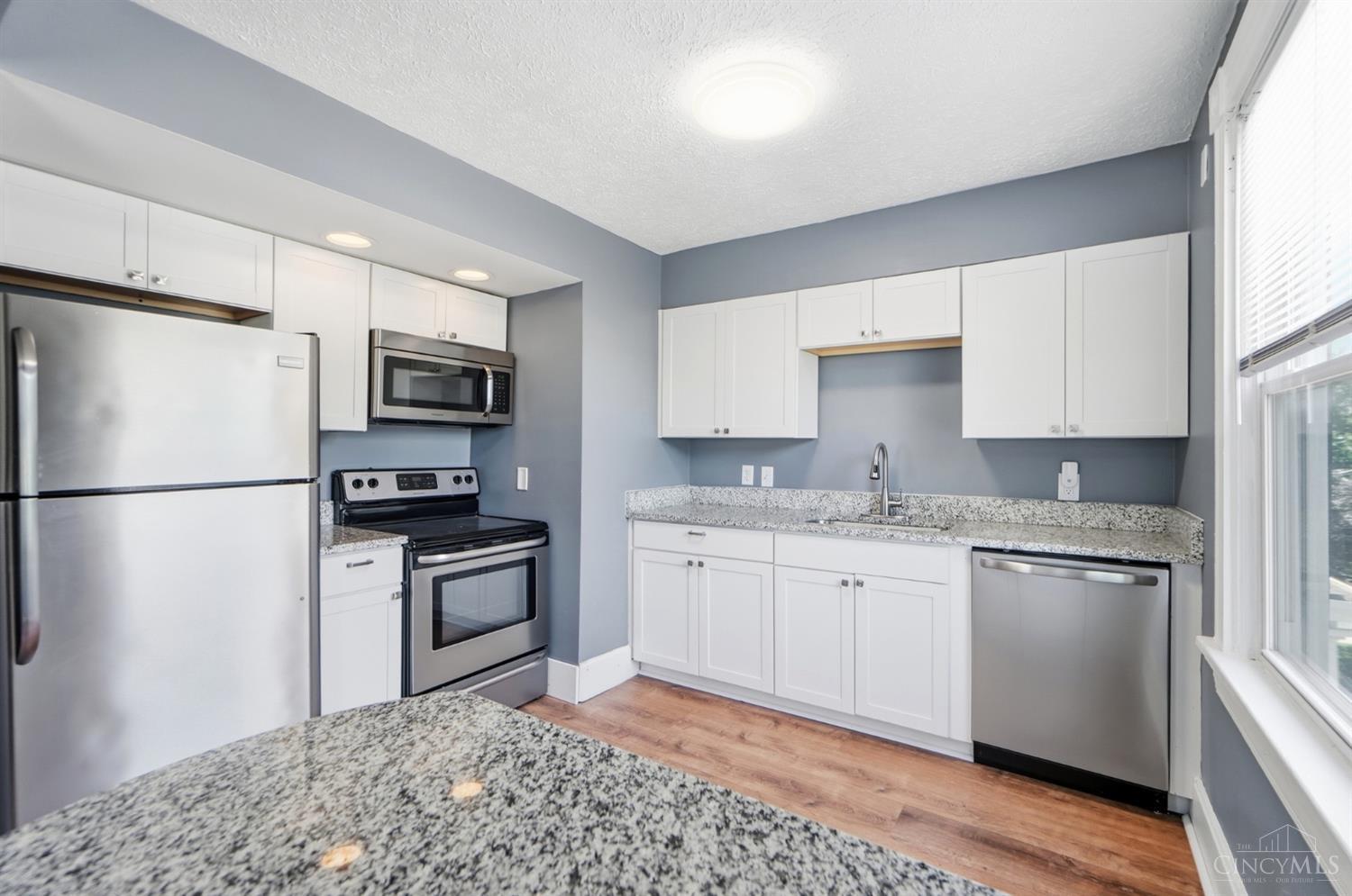2721 Hyde Park Avenue Property Photo 9
