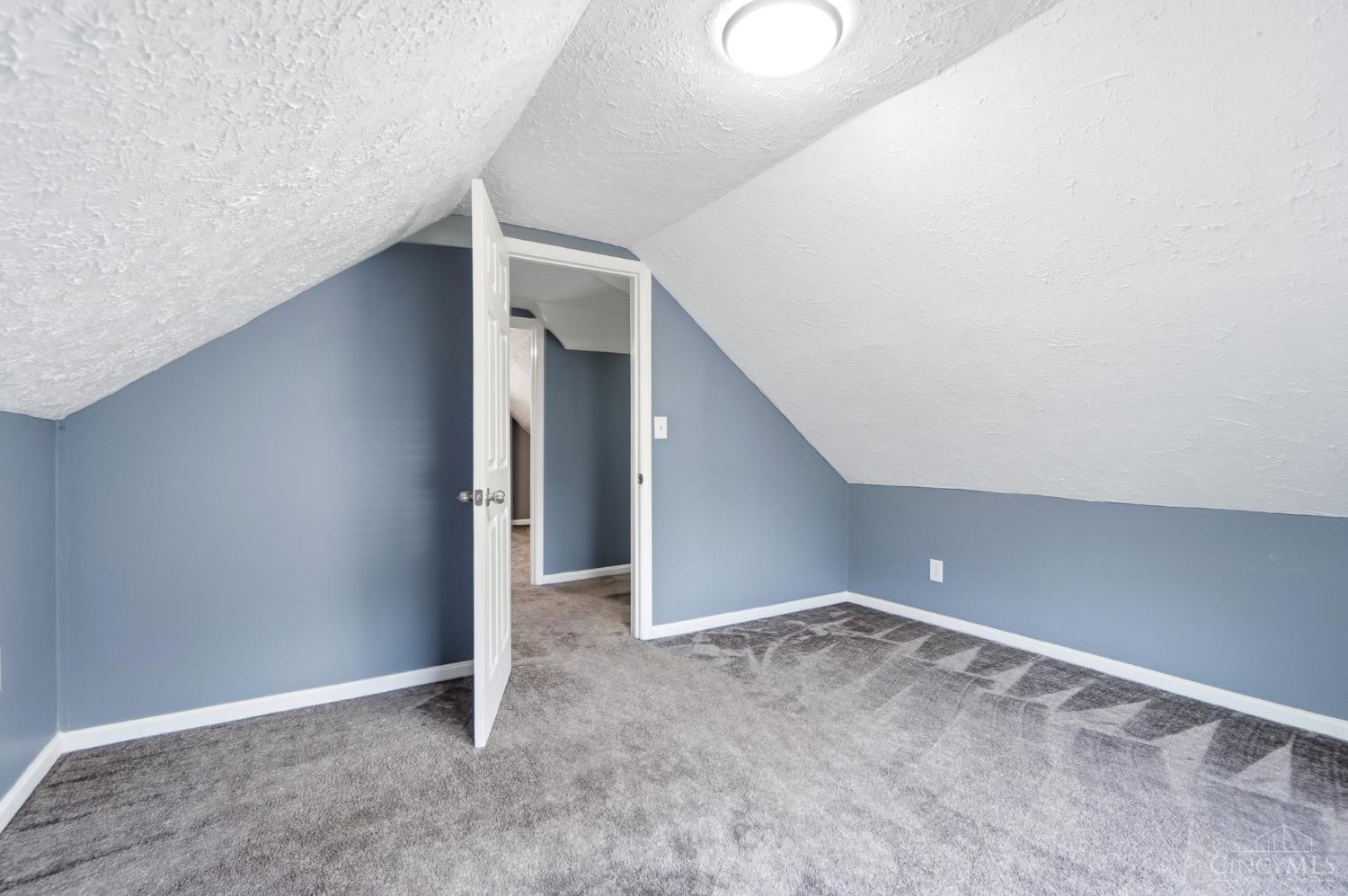 2721 Hyde Park Avenue Property Photo 18