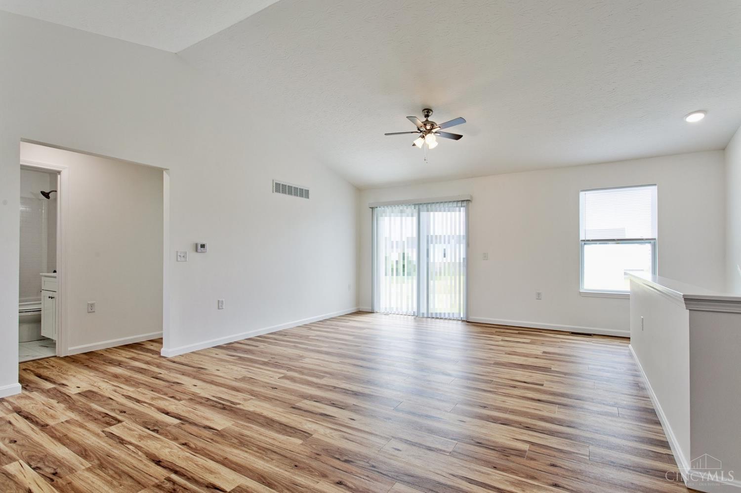 3004 Custer Drive Property Photo 4
