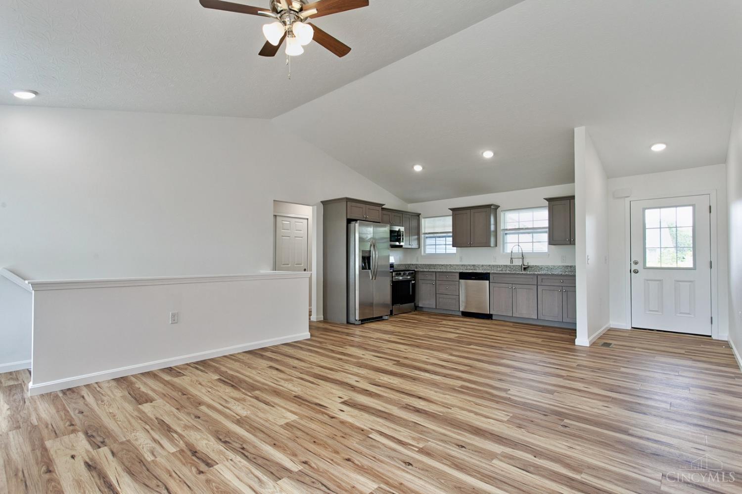3004 Custer Drive Property Photo 5