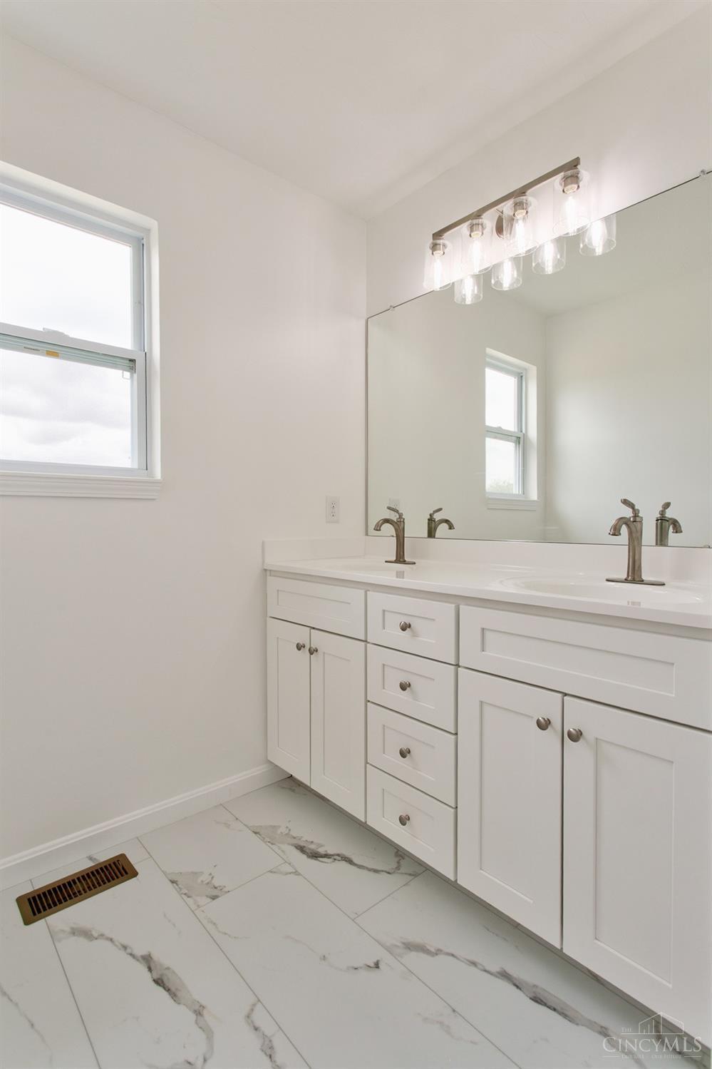 3004 Custer Drive Property Photo 11