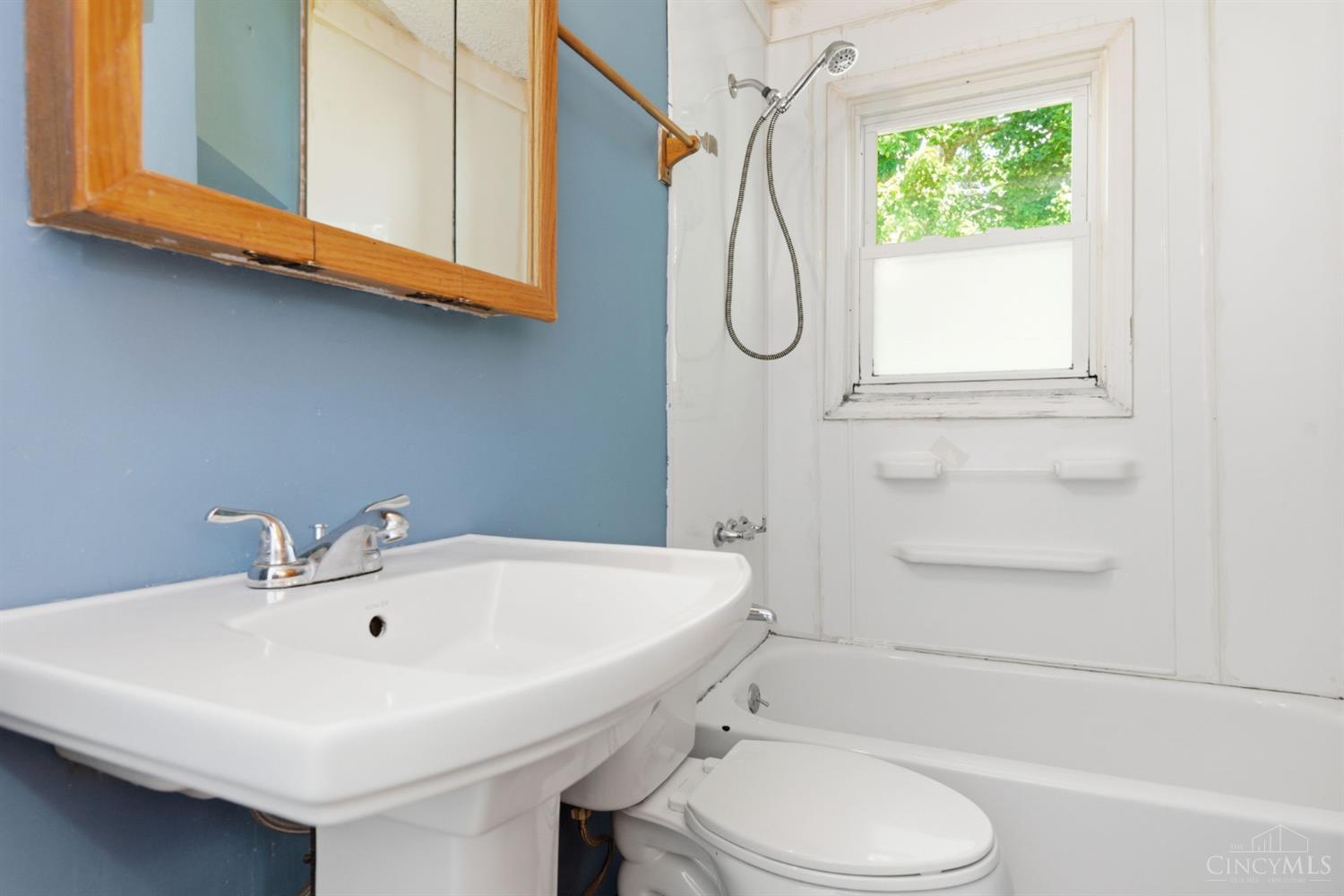 121 Mcmurchy Street Property Photo 3