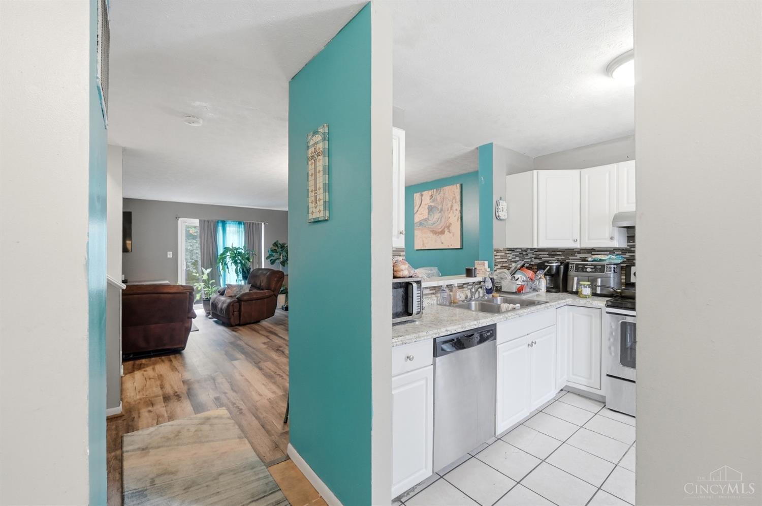 3433 Reading Road Property Photo 7
