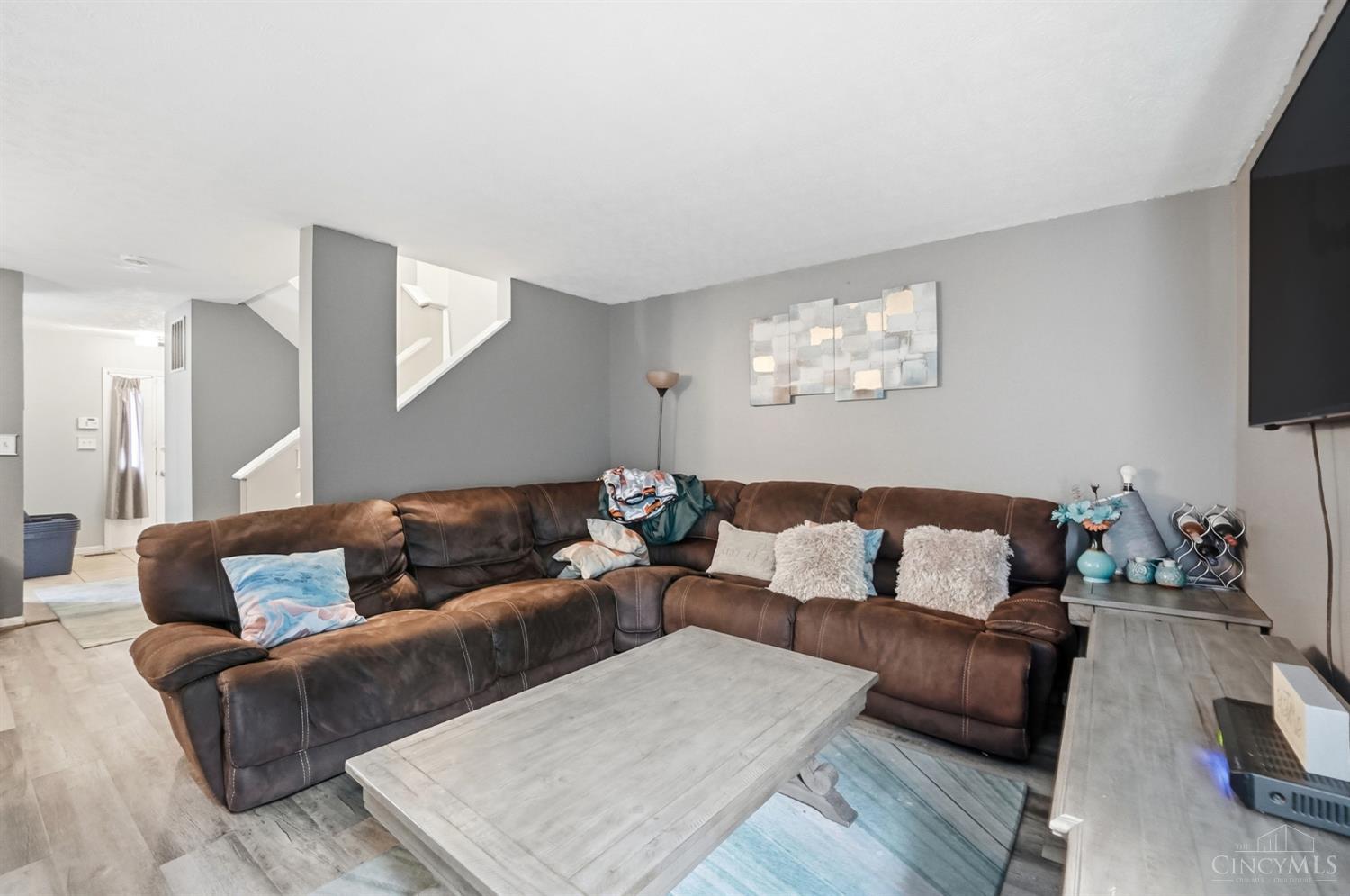 3433 Reading Road Property Photo 8
