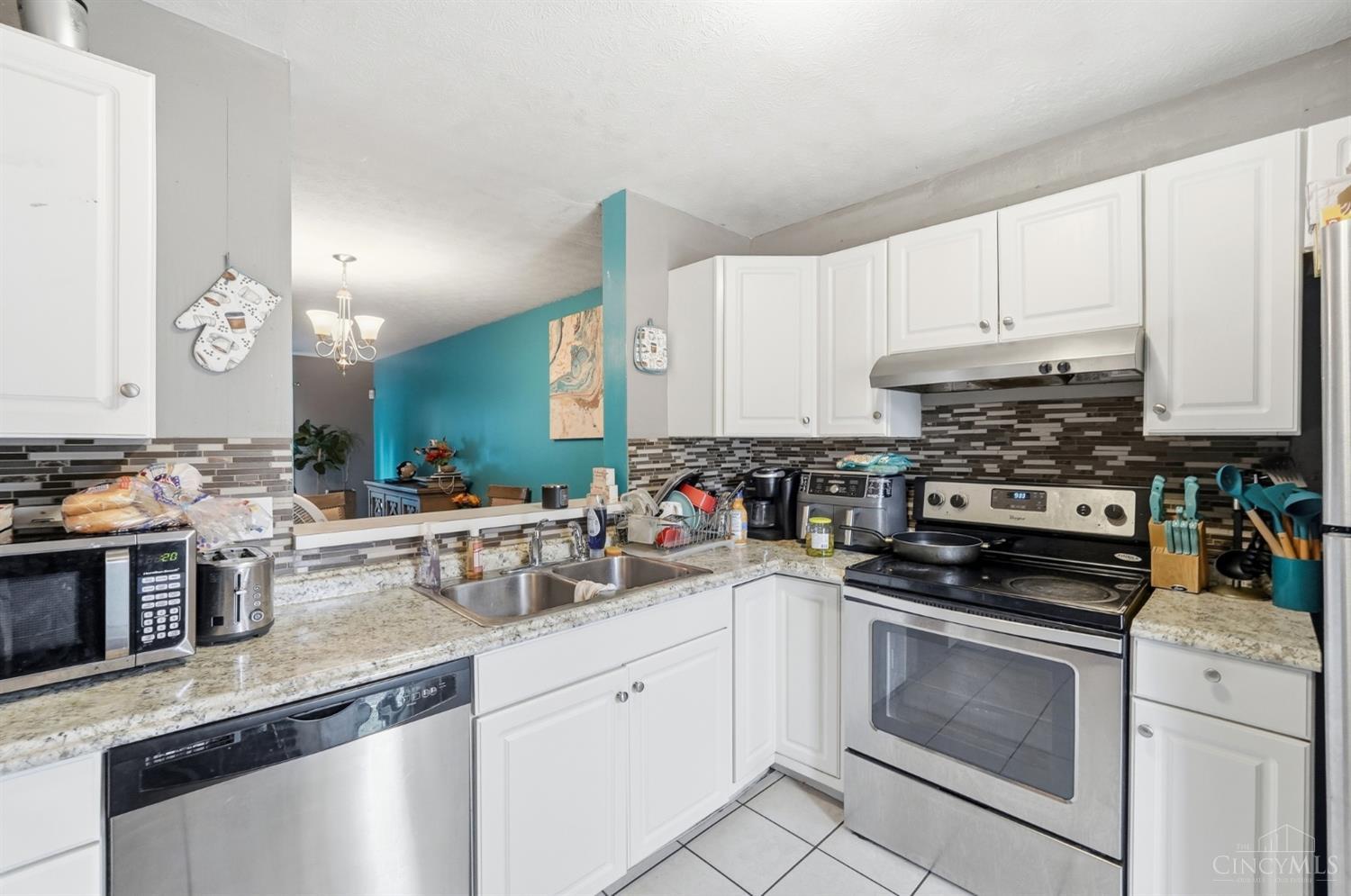 3433 Reading Road Property Photo 16