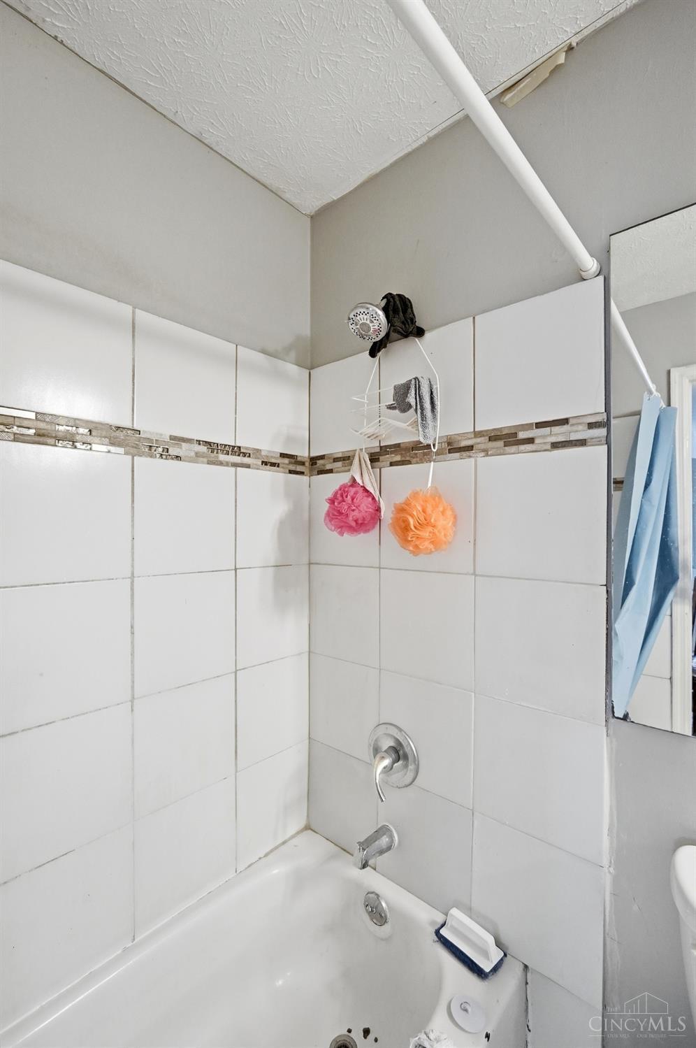 3433 Reading Road Property Photo 33
