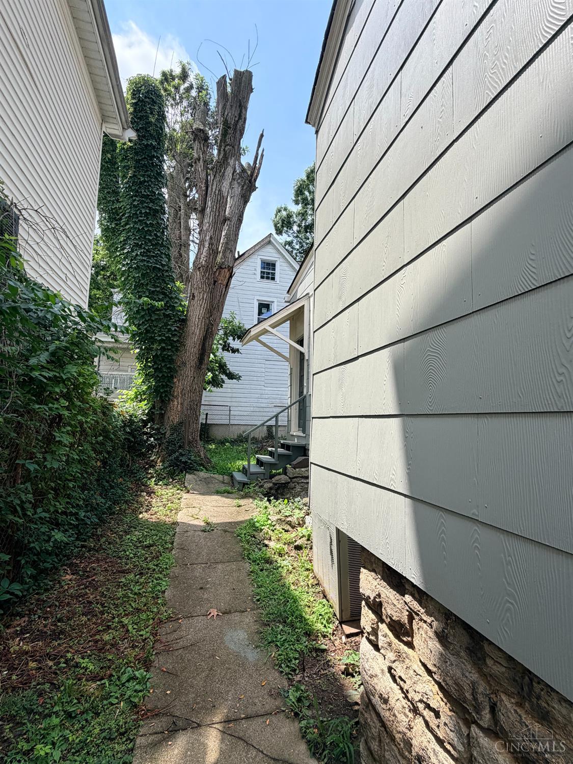 1929 Dana Avenue Property Photo 5