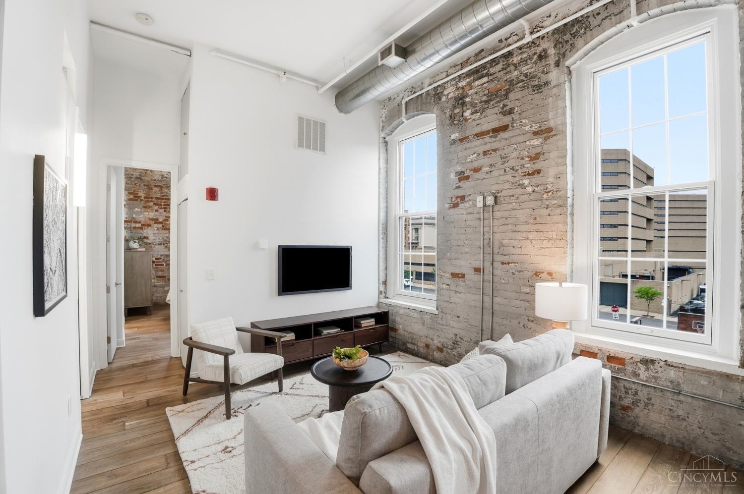 813 Broadway Street Property Photo 17