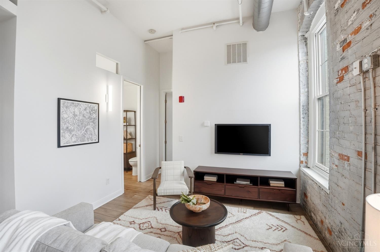 813 Broadway Street Property Photo 18