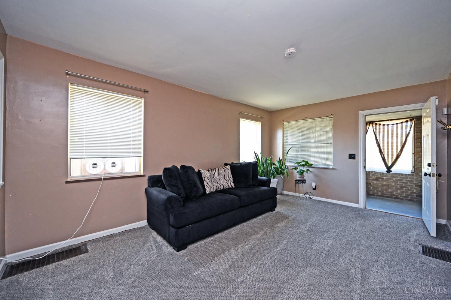 4027 Smith Road Property Photo 9