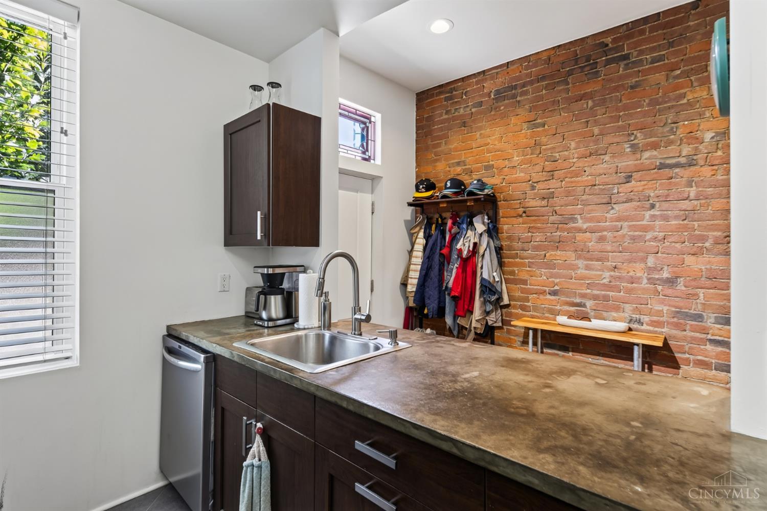 331 Milton Street Property Photo 8