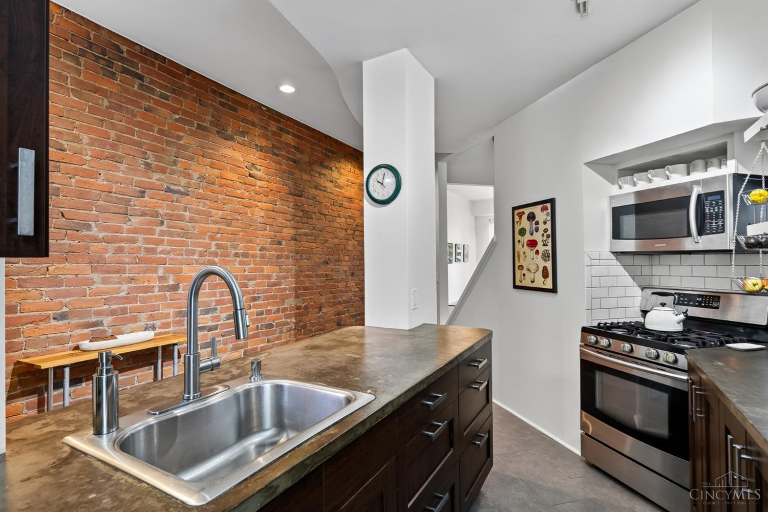 331 Milton Street Property Photo 11