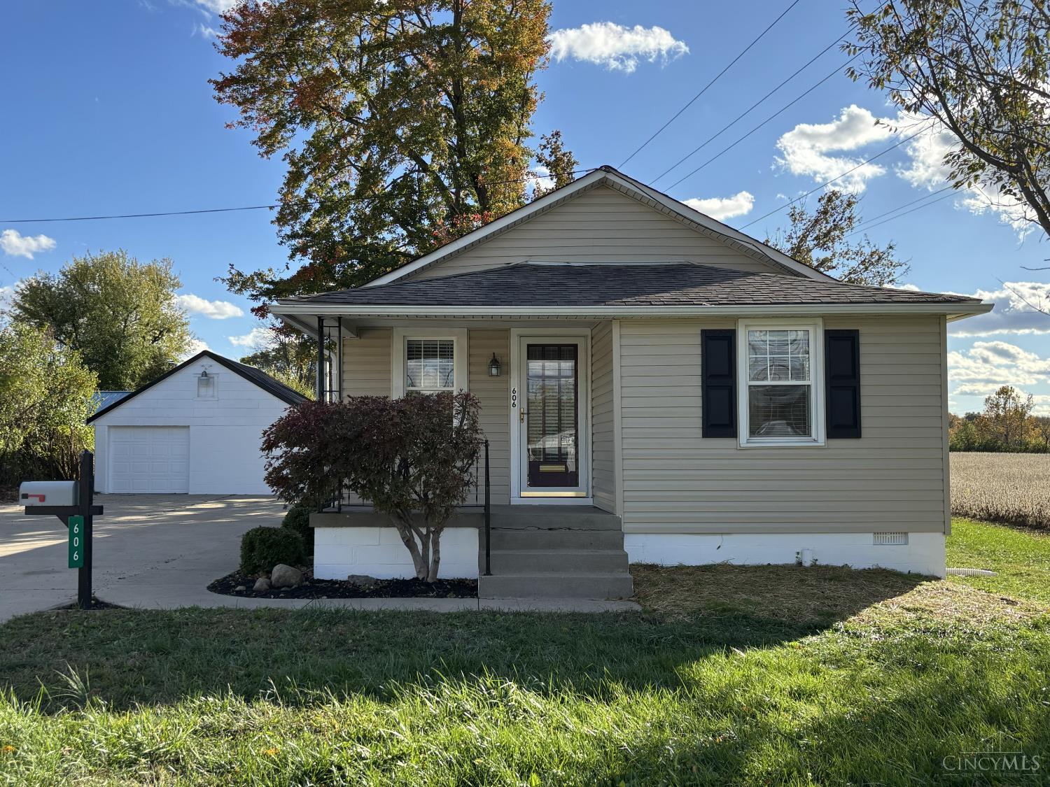 W 606 Pike Street Property Photo 1