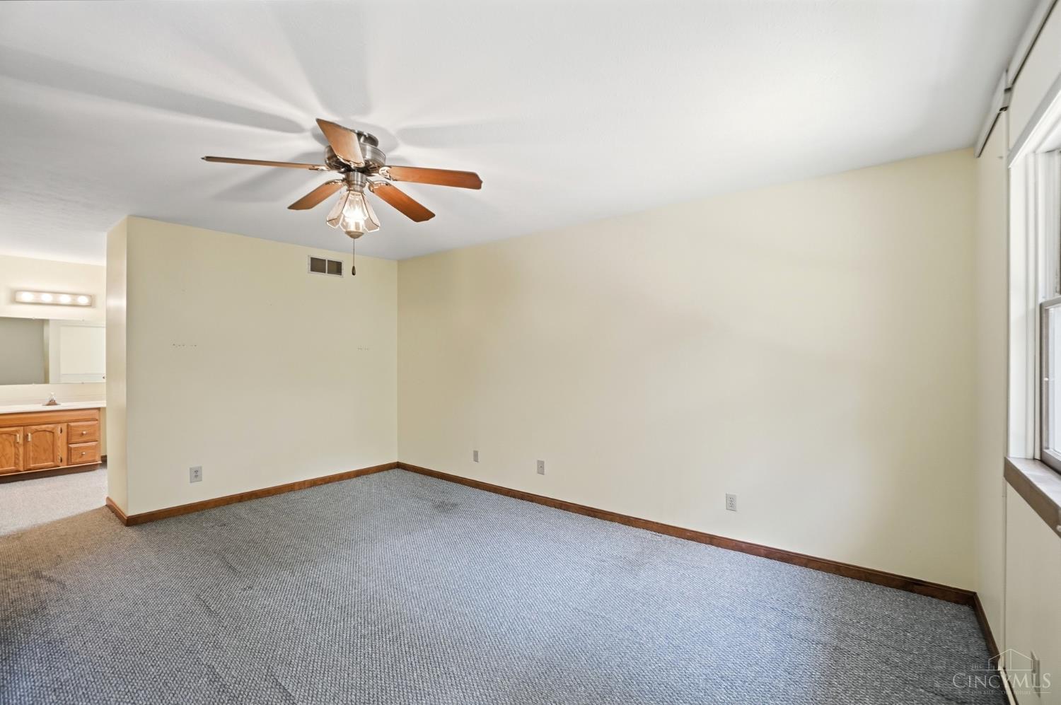 9387 Harrison Pike Property Photo 4