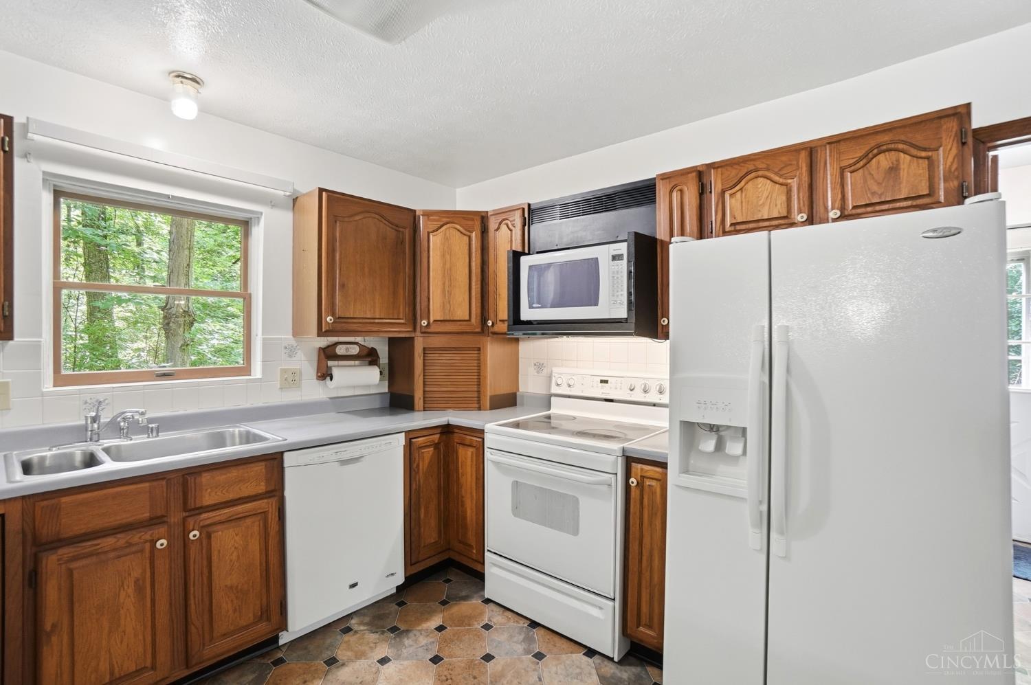 9387 Harrison Pike Property Photo 7