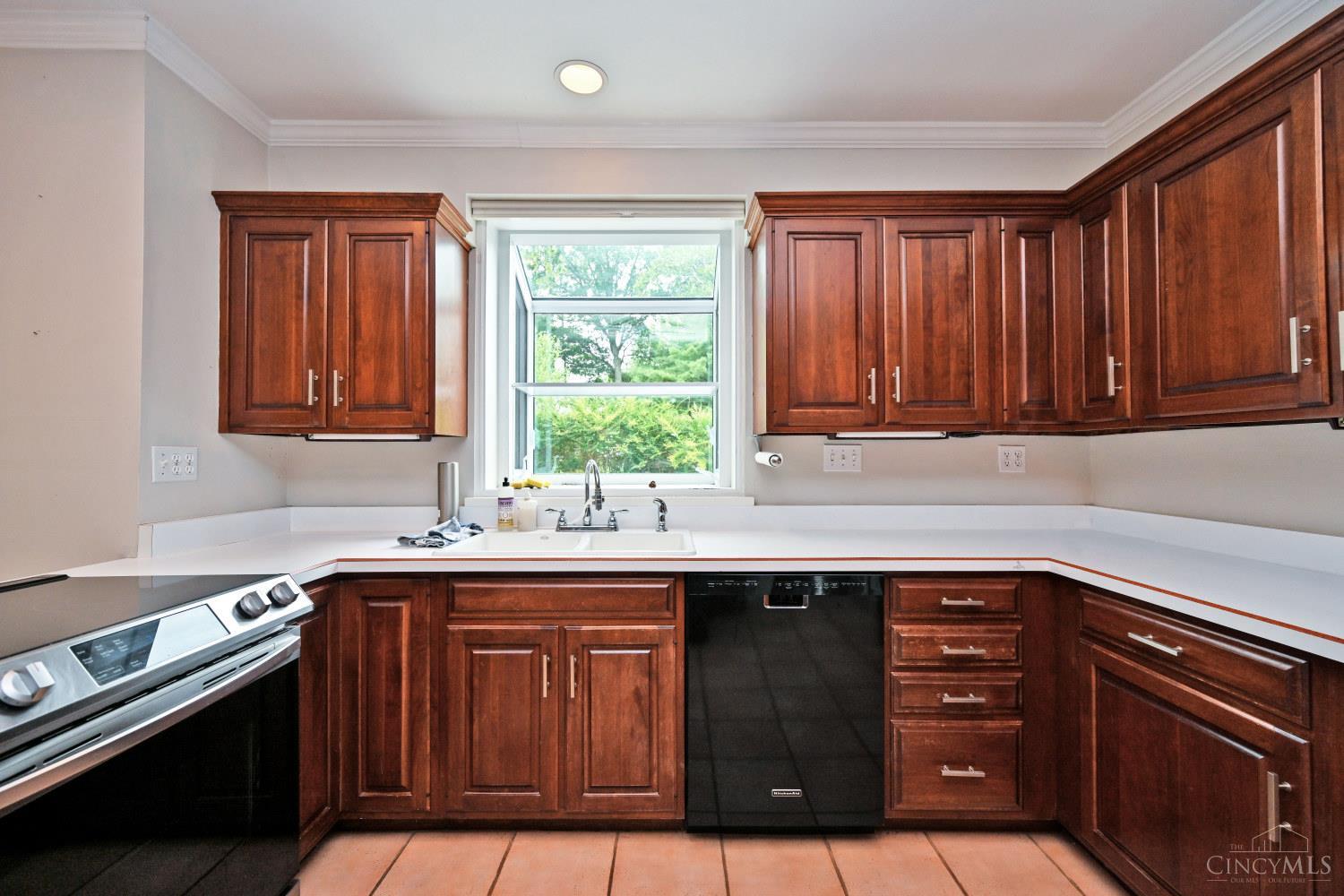 6900 Drake Road Property Photo 14