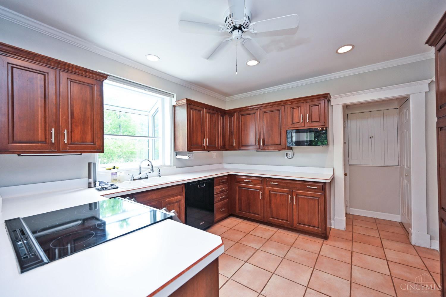 6900 Drake Road Property Photo 15