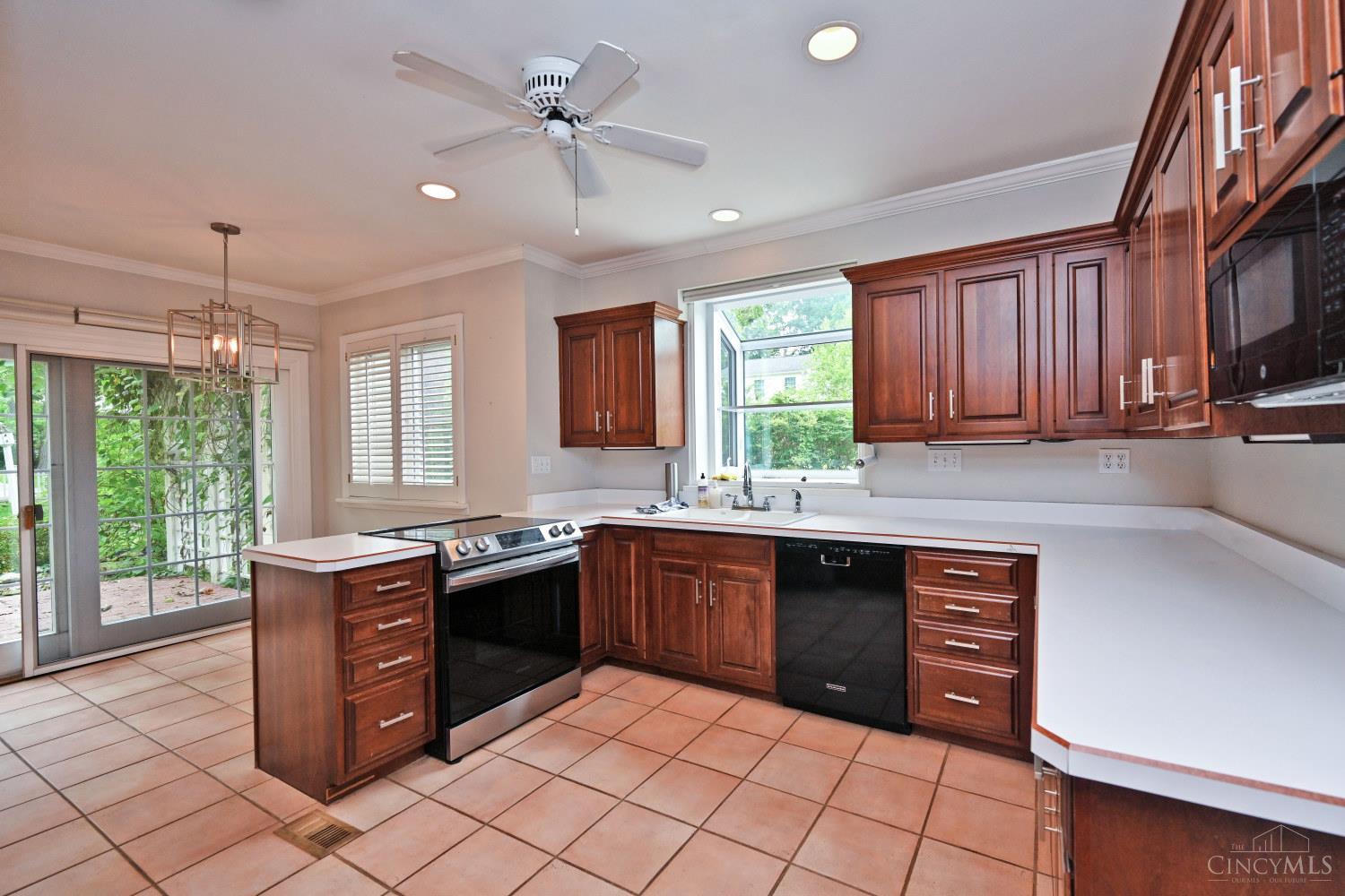6900 Drake Road Property Photo 19