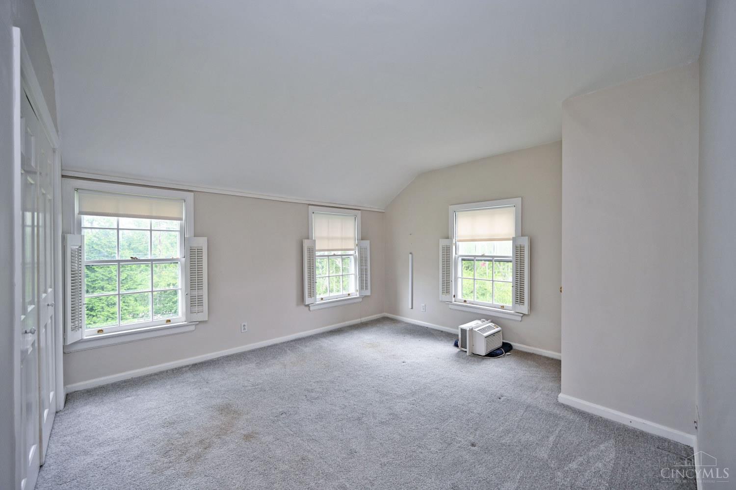 6900 Drake Road Property Photo 32
