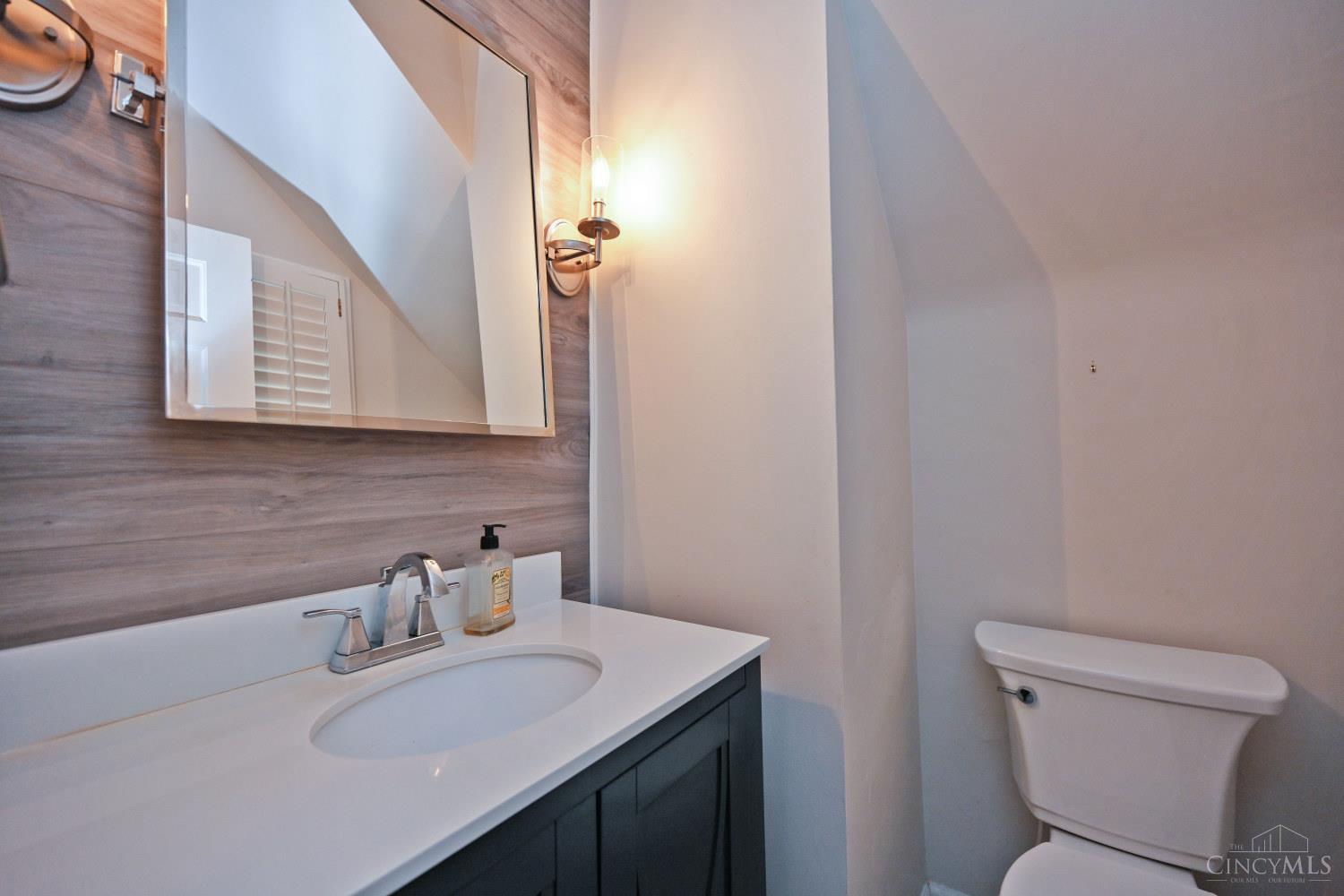 6900 Drake Road Property Photo 37