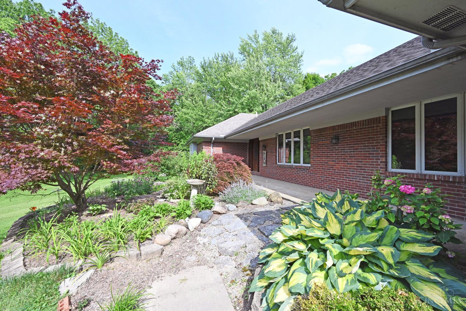 560 Louise Drive Property Photo 2