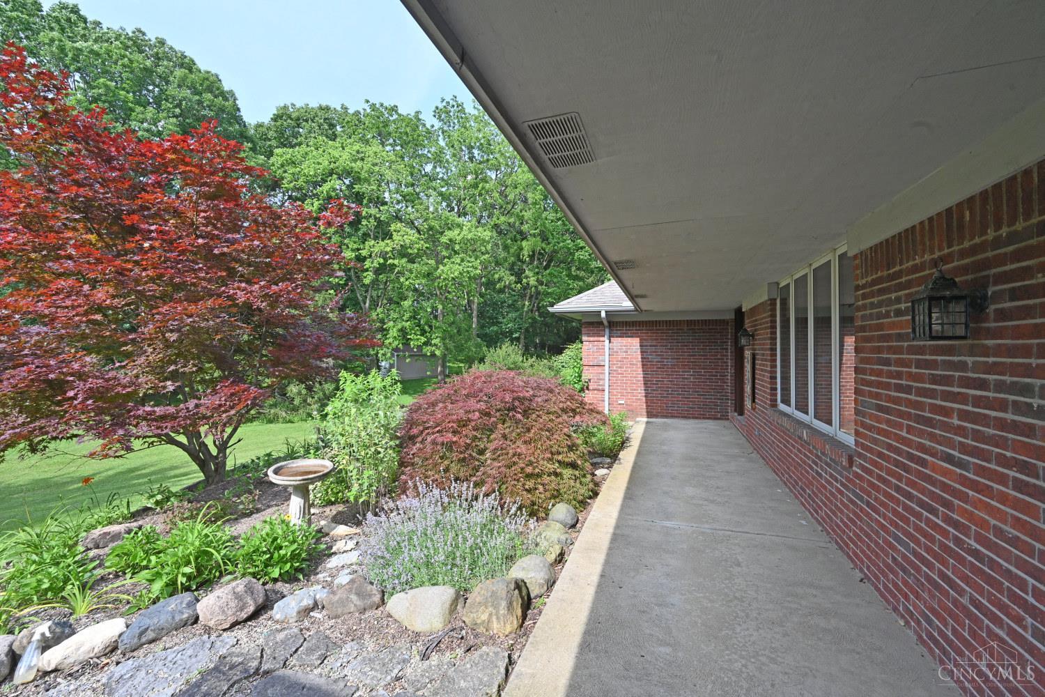 560 Louise Drive Property Photo 3
